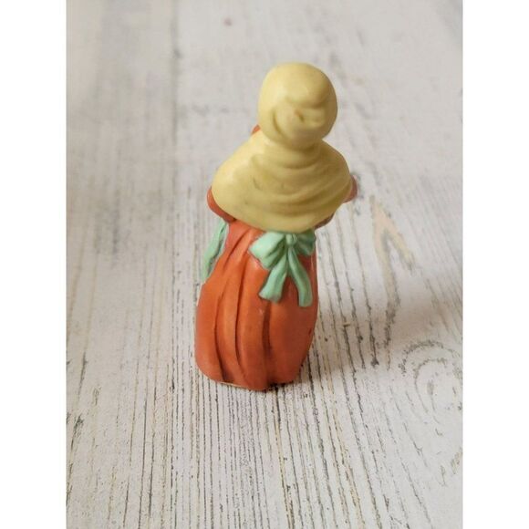 Mini ceramic Grandma apple bundle village accessory xmas - Picture 3 of 5